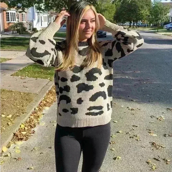 Sweaters - Leopard sweater